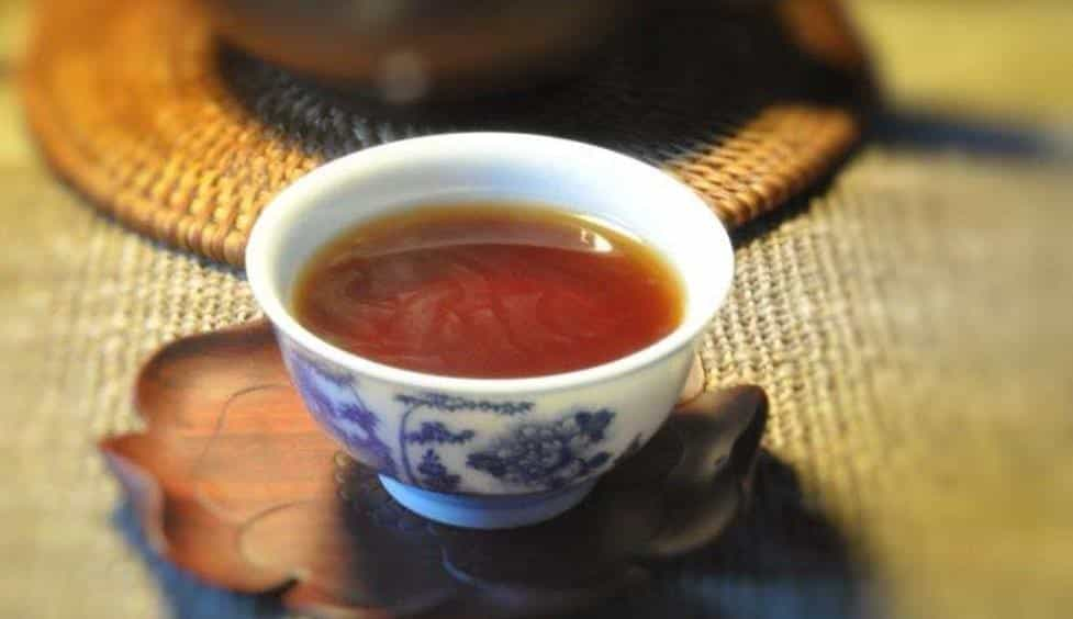 茶水上面一层油能喝吗