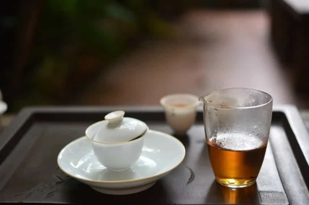 茶对水说，遇见真好