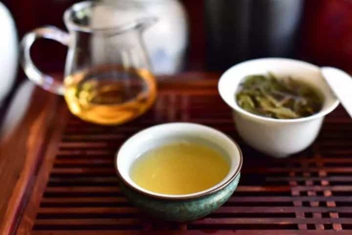 艳冠群芳的白牡丹茶，王者气魄尽在杯中