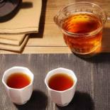 小种红茶：香气浓郁，口感醇和的经典红茶