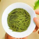 绿茶菊花茶：清新解渴，香气扑鼻，健康养生的选择！