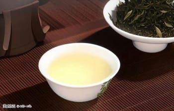 茉莉花茶 VS 绿茶：区别大揭秘！